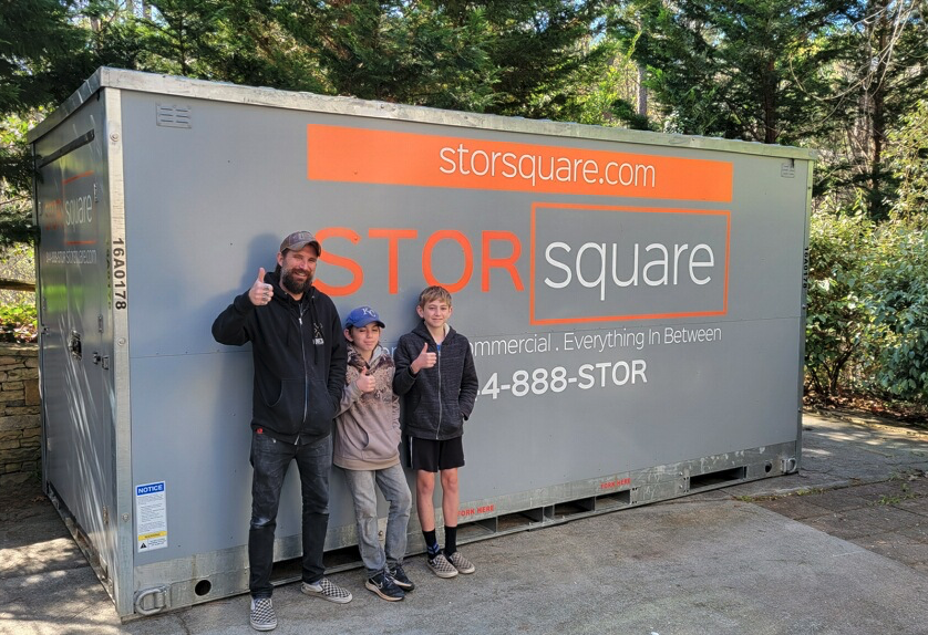 moving container with family